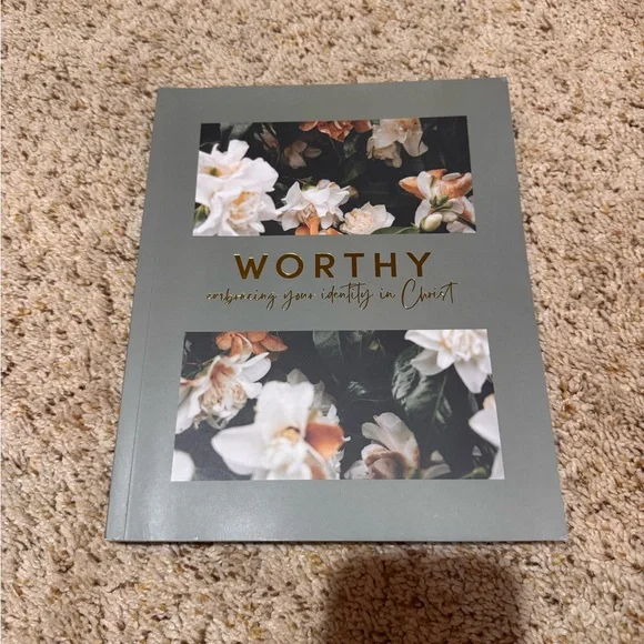 NEW The Daily Grace Co – Worthy | Identity Bible Study - Picture 2 of 3